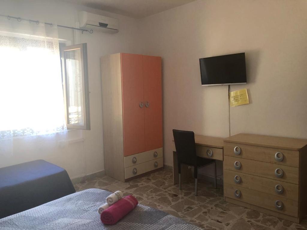 Il Girasole Bed & Breakfast Кротоне Екстериор снимка
